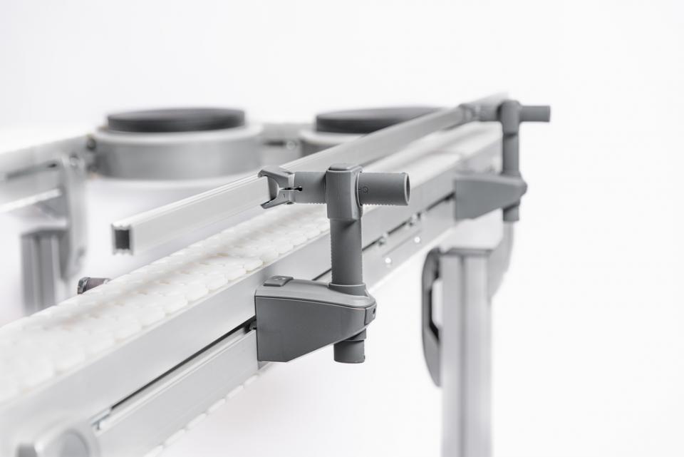 QuickGuide® is the next generation of guide rail brackets system from FlexLink