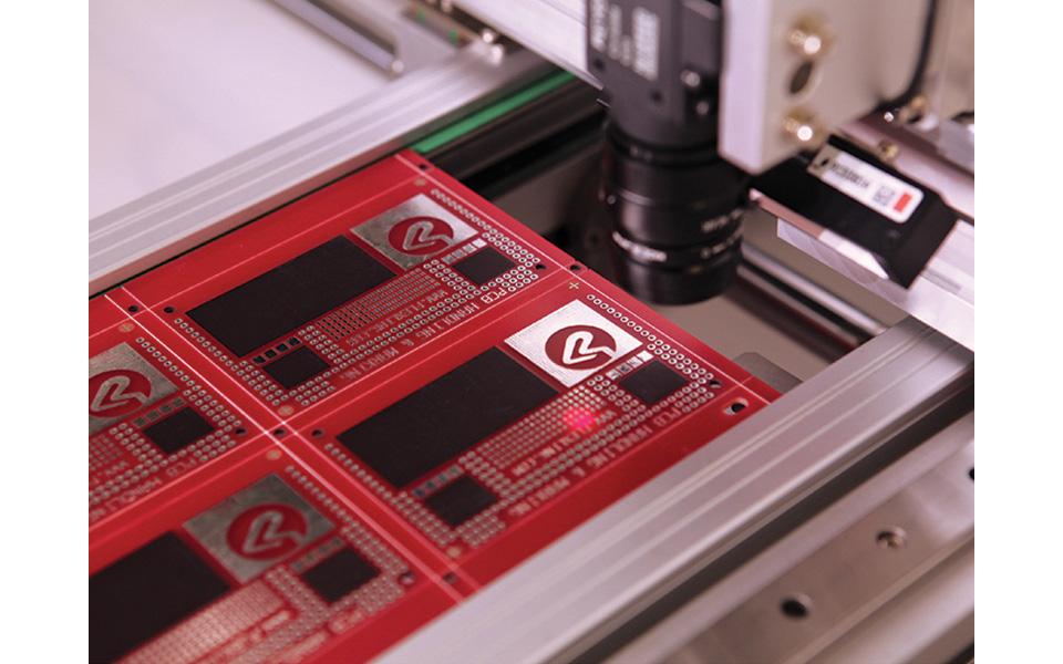 Znakowanie laserowe do płytek drukowanych i inne urządzenia firmy FlexLink