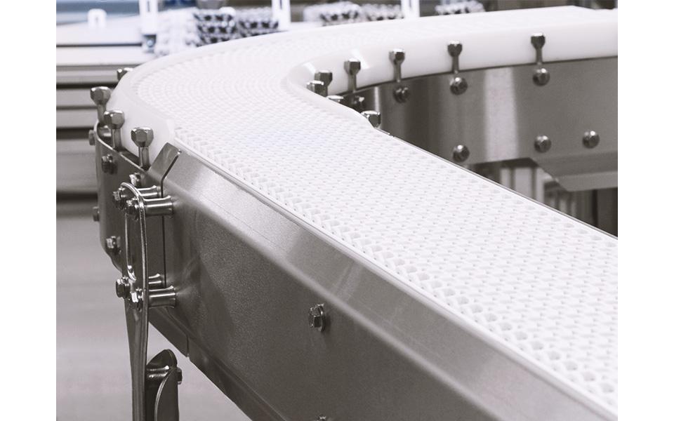 Stainless steel wide belt conveyors have many advantages